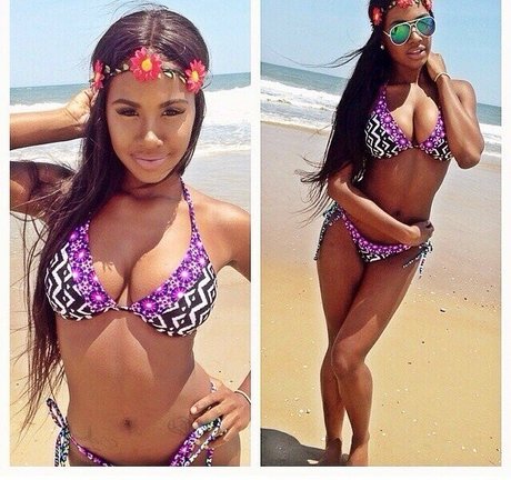 Realamarie top model image