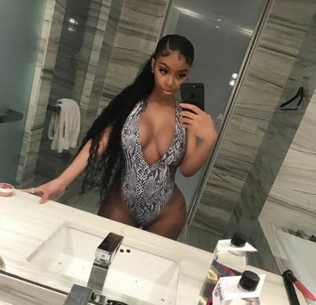 Realamarie sexy model img