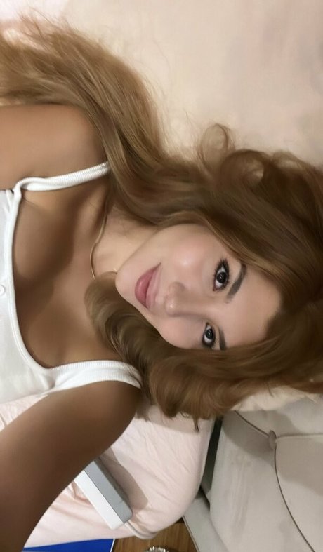 ayy1see xxx model pic