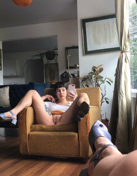 hellosofi sexy star pic