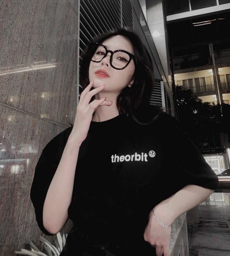 Luna Hwang pornstar naked archive