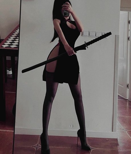 Luna Hwang model pornographic pictures