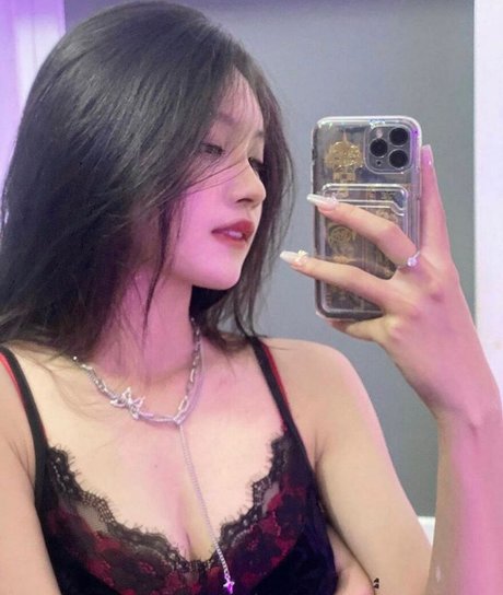 Luna Hwang pretty pornstar images