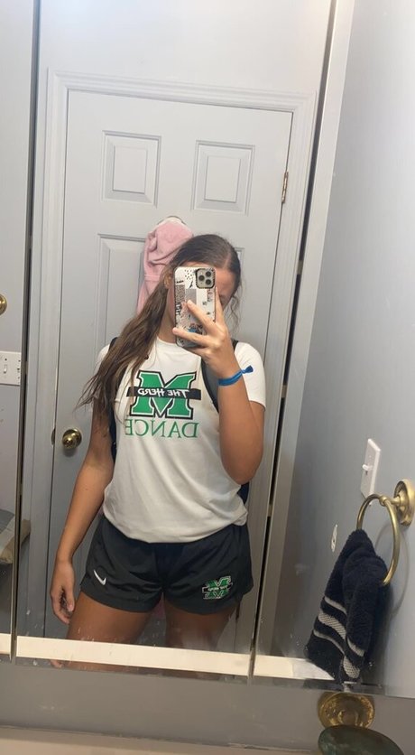 Alexus Emerson sexy actress image