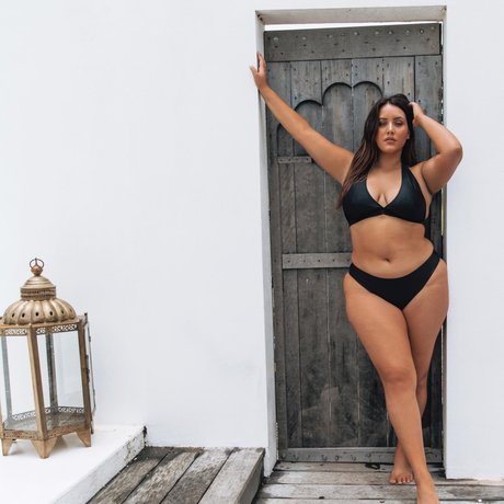 Yasmine MInovski star beautiful pictures