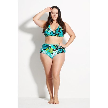 Yasmine MInovski hot model pictures