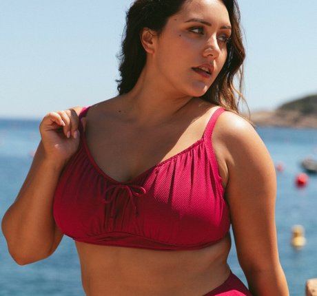 Yasmine MInovski hd pornstar picture