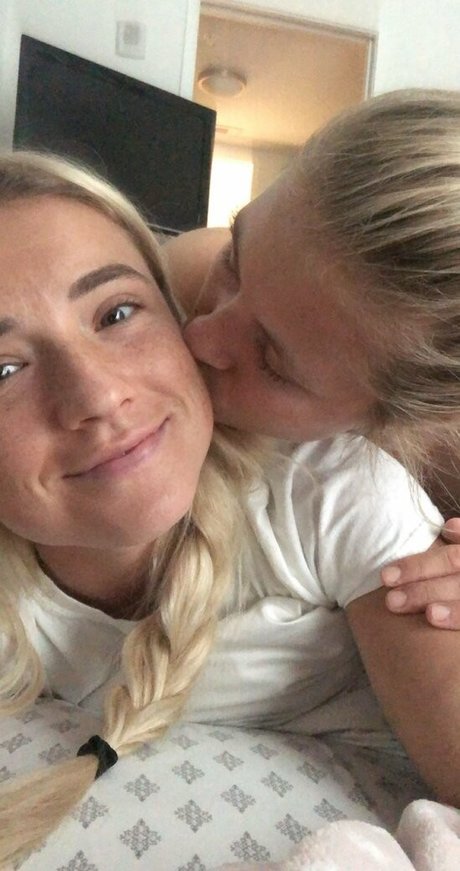 Kristie Mewis pornstar art photos
