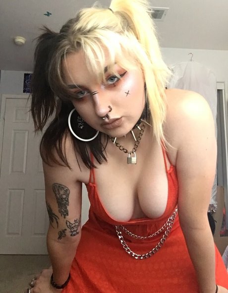 gothbimboxxx perfect actress picture