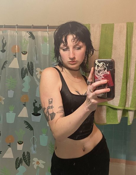 gothbimboxxx star naked images