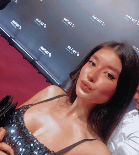 Gbii Mel0 sexy model photo