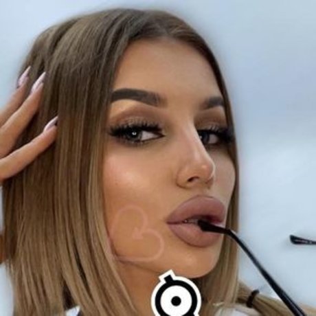 Luxurydoll beautiful model image