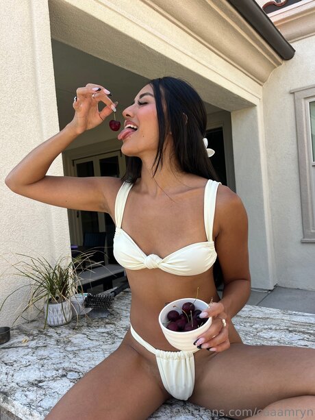 Caaamryn hot model image