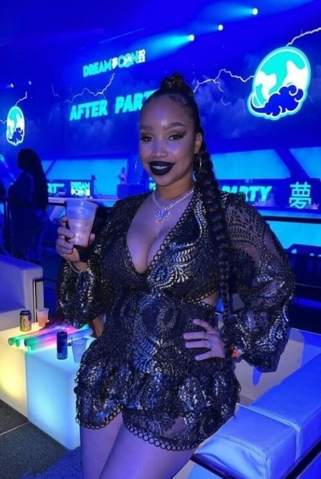 Sheera The Model model perfect img