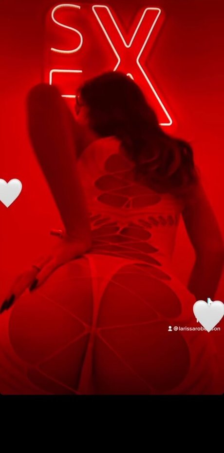 Larissa Robertson star xxx photo