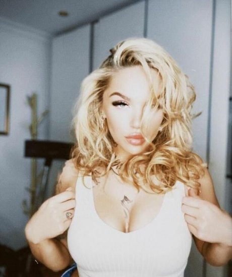 Deeababe xxx star gallery