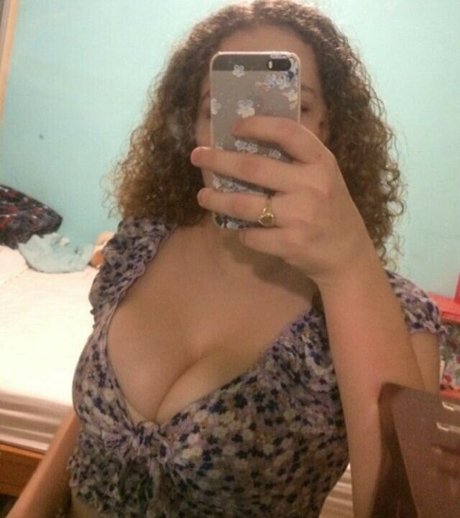 Tania Leal sexy actress image