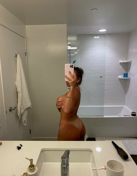 Rochelllle nude model pics