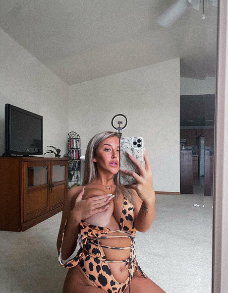 Rochelllle star adult img