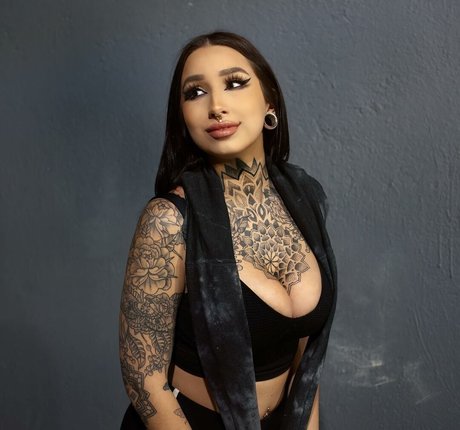 liittle brii erotic model image