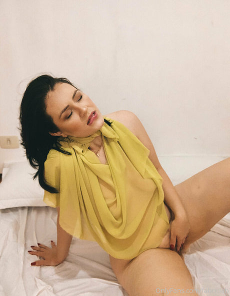 Fabricia Freitas nude actress gallery