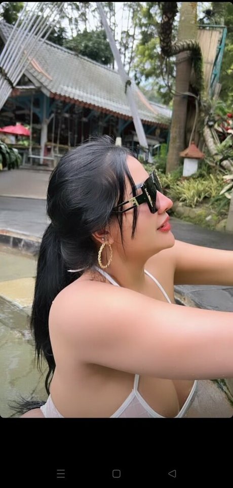 Neysa Alina model hot photo