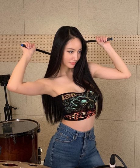 A Yeon naked actress pics