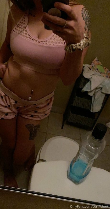 cort4shortt model exclusive photos