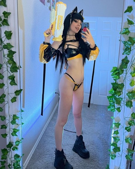 PeachyFry erotic pornstar picture