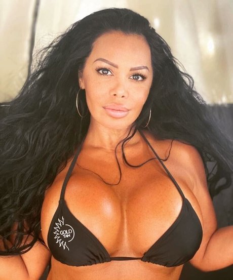 Carolina Luna sexy star img