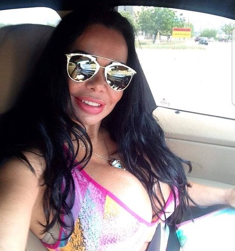 Carolina Luna sex model gallery