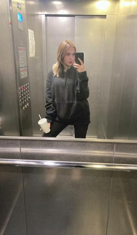 DollHole GrabFuck top star img