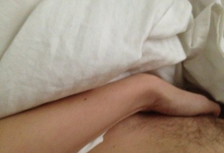 Riki Lindhome best star pics