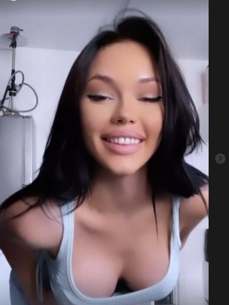 Rosalinda Bogdan exclusive star pics