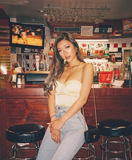 Gloriawuuu free model pictures