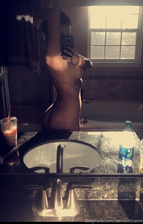 Zahrainchains model nude images