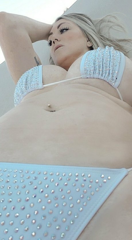 Bikinibee star sexy image