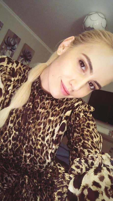 sarrabooo star nude photos