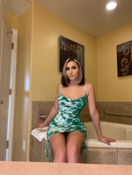 Jacqui model sexy pictures