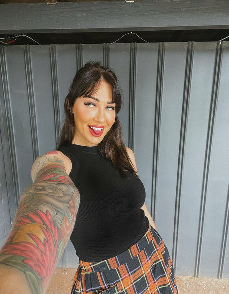 cfcourt beautiful actress archive