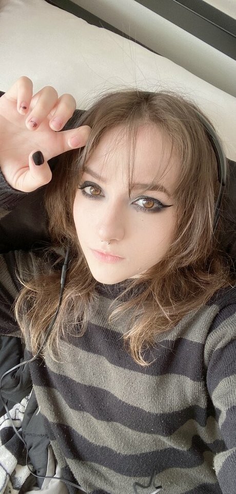 Prettyhostage porn actress img