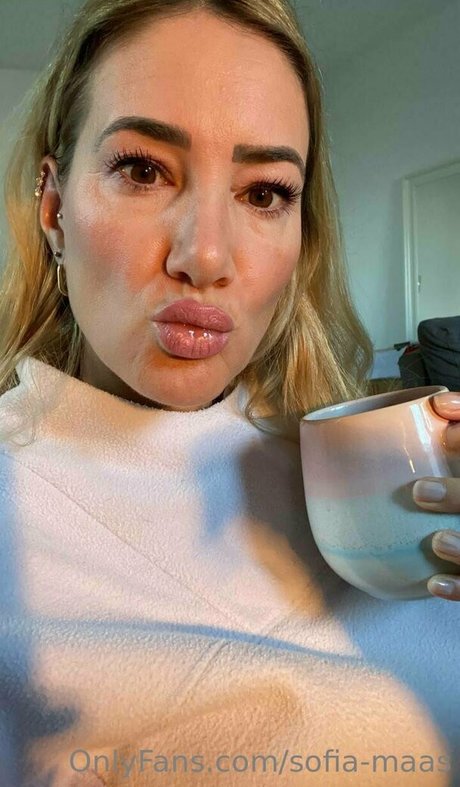 Sofia Maas hd actress img