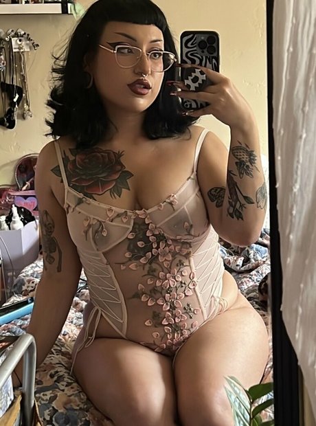 Damnitselin pornographic actress photos