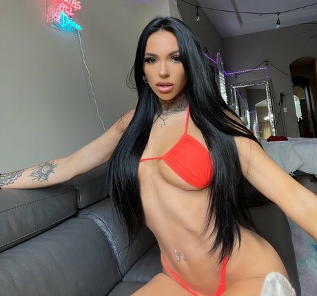 MJ Fresh model pornographic pics