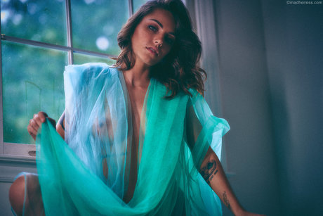 Sylina Ruiz naked model pic