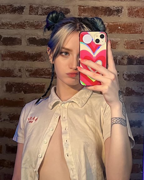 Moondays hot star photo