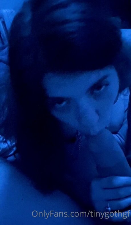 TInyGothGF erotic model picture