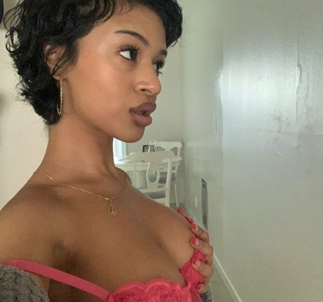 Smokianaaa pornstar pretty pic