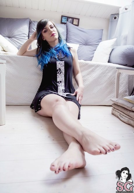 Lovia Suicide model hot pictures