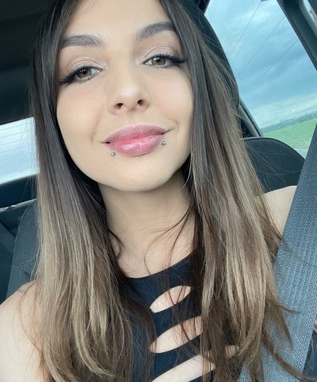 ChloeNight xxx model pictures